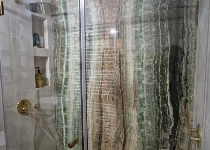 Forest Rain By Sattal ブカレスト